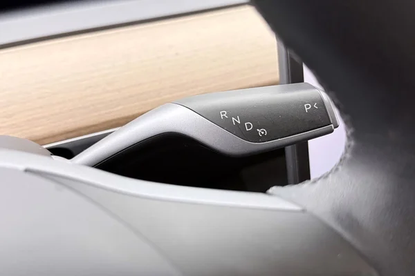 Tesla Model 3 (2023) — foto 13 van 40