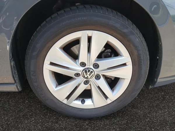 VOLKSWAGEN Golf VIII (2025) — foto 6 van 14