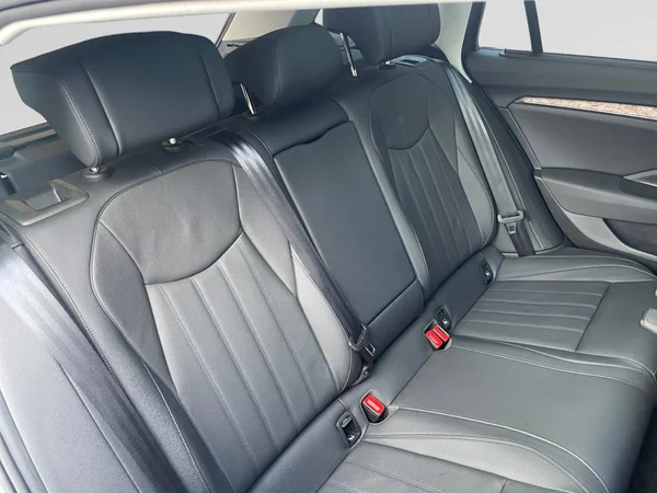 SKODA Superb Combi (2025) — foto 9 van 21