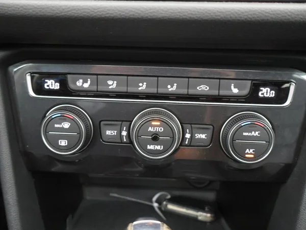 VOLKSWAGEN Tiguan Allspace (2021) — foto 13 van 31