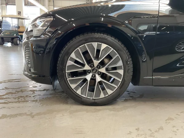 AUDI Q8 e-tron (2024) — foto 14 van 22