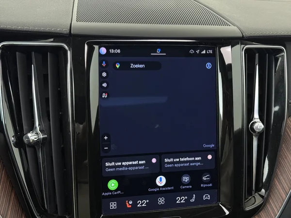 VOLVO XC60 (2022) — foto 10 van 32