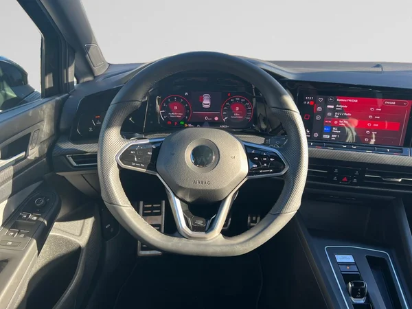 VOLKSWAGEN Golf VIII (2022) — foto 16 van 18