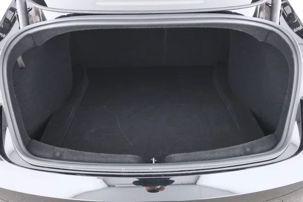 Tesla Model 3 (2024) — foto 8 van 16