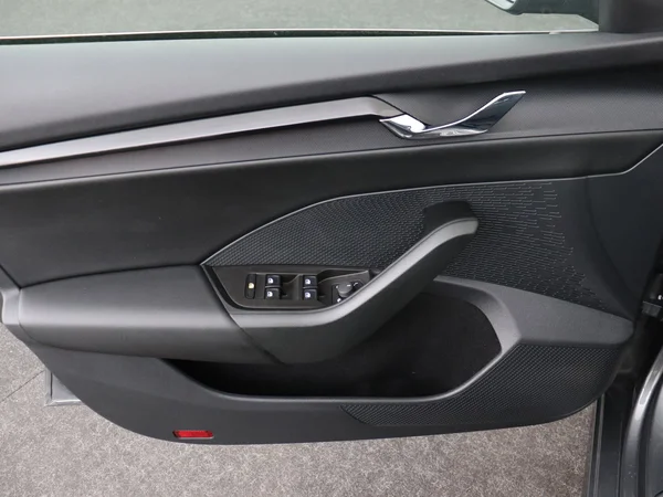 SKODA Octavia Combi (2024) — foto 9 van 18