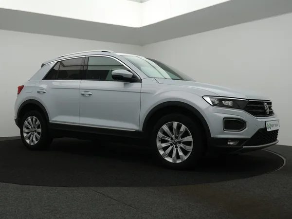 VOLKSWAGEN T-Roc (2021) — foto 12 van 30