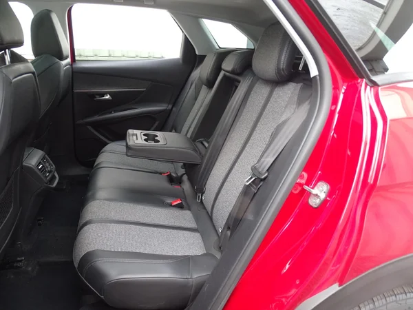 Peugeot 3008 (2018) — foto 8 van 24