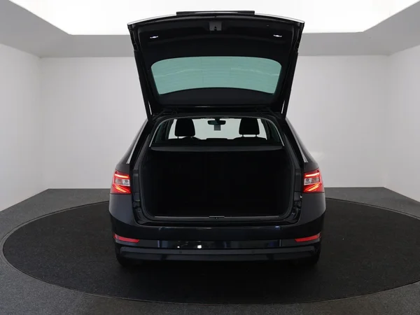 SKODA Superb Combi (2024) — foto 5 van 29