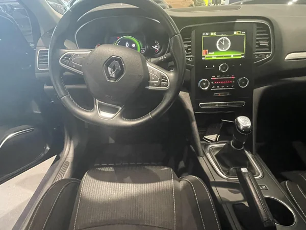 Renault Mégane Grand Tour (2018) — foto 6 van 24