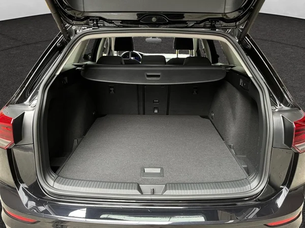 VOLKSWAGEN Golf VIII SW (2024) — foto 20 van 22