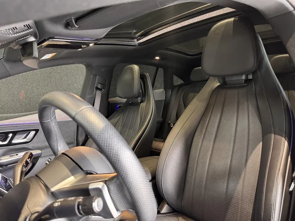 Mercedes-Benz EQE (2024) — foto 14 van 30