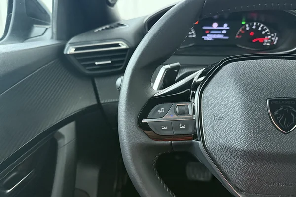 Peugeot 2008 (2025) — foto 6 van 18