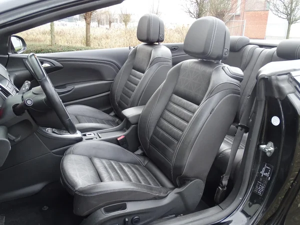 Opel Cascada (2018) — foto 4 van 27