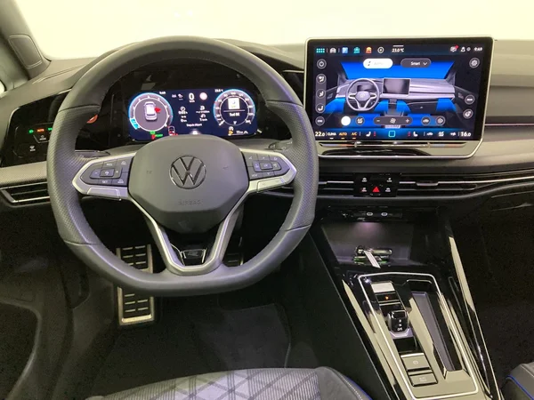 VOLKSWAGEN Golf VIII (2025) — foto 31 van 36