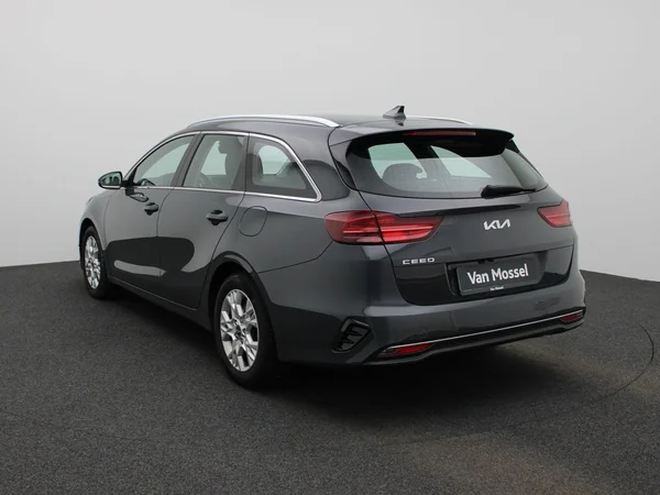 Kia cee'd (2023) — foto 12 van 39