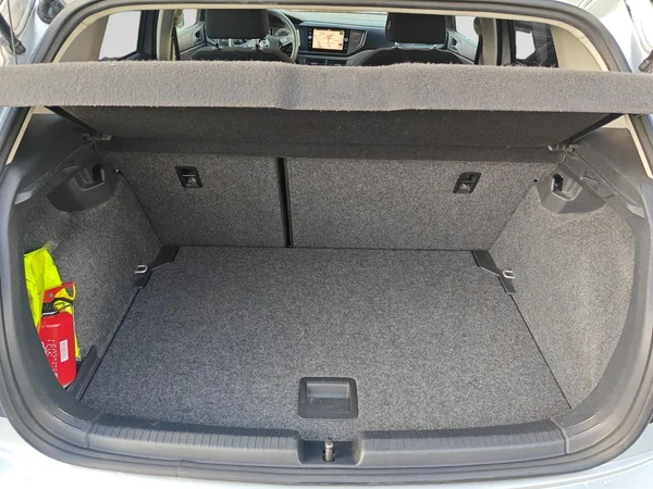 VOLKSWAGEN Polo (2020) — foto 17 van 20