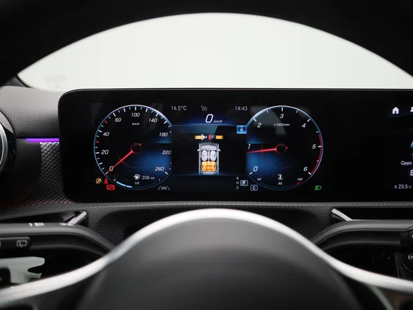 Mercedes-Benz A-Klasse (2020) — foto 5 van 38