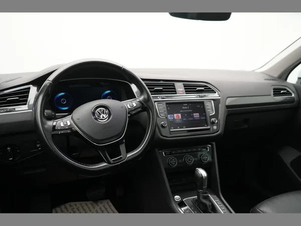 VOLKSWAGEN Tiguan (2016) — foto 5 van 30