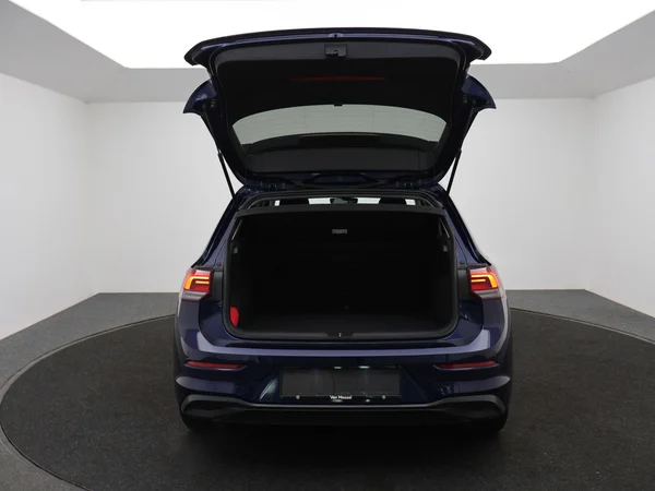 VOLKSWAGEN Golf VIII (2021) — foto 18 van 28