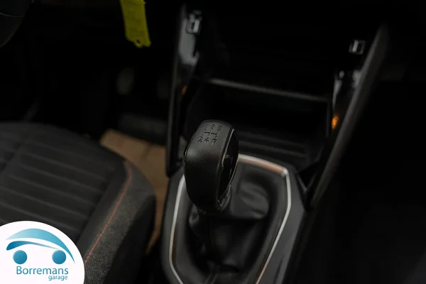 Peugeot 208 (2021) — foto 10 van 38
