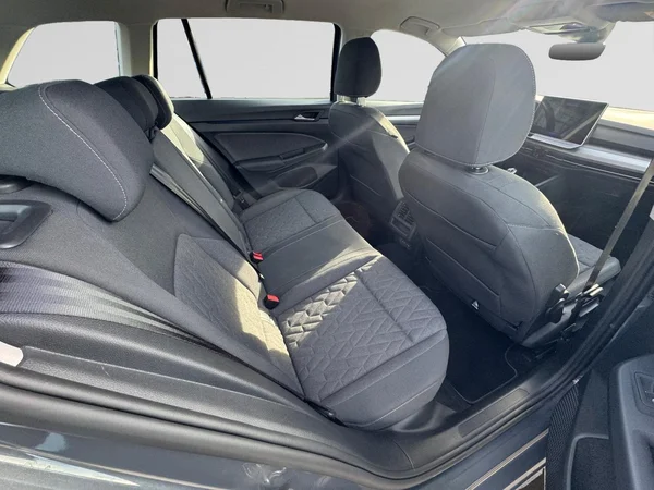 VOLKSWAGEN Golf VIII SW (2024) — foto 2 van 19