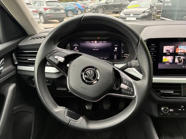SKODA Kamiq (2023) — foto 6 van 24