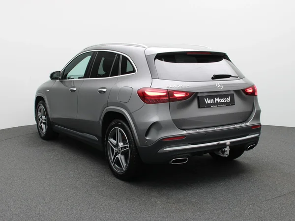 Mercedes-Benz GLA (2025) — foto 12 van 36