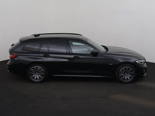 BMW 330 (2022) — foto 28 van 32