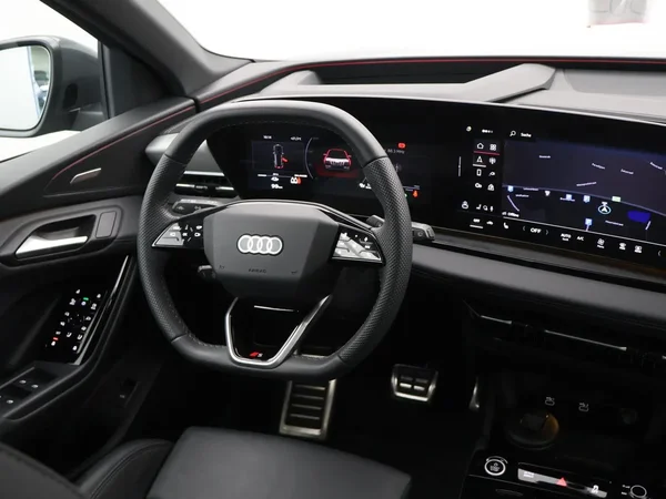 Audi Q6 e-tron (2025) — foto 10 van 29