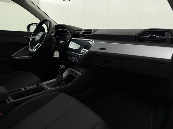 AUDI Q3 (2021) — foto 3 van 28