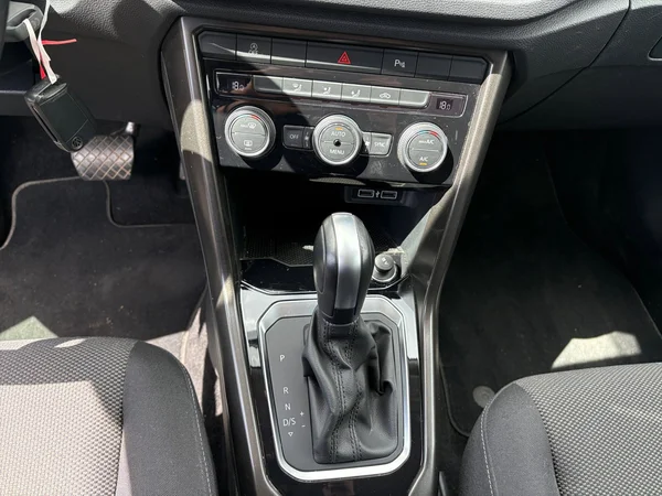 VOLKSWAGEN T-Roc (2020) — foto 15 van 20