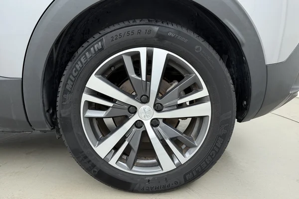 Peugeot 3008 PHEV (2023) — foto 16 van 19