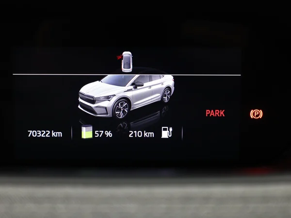 SKODA Enyaq Coupé (2023) — foto 3 van 23