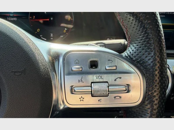 Mercedes-Benz CLA 200 (2022) — foto 9 van 23