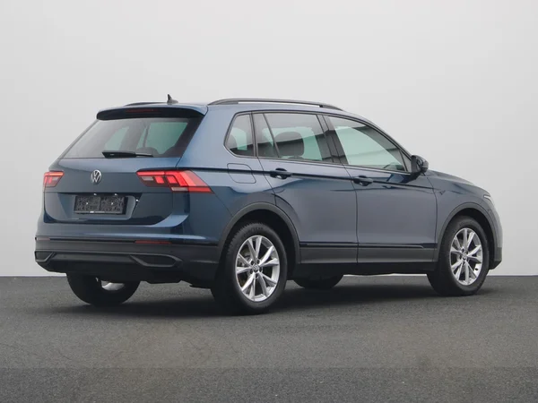 VOLKSWAGEN Tiguan (2022) — foto 12 van 22