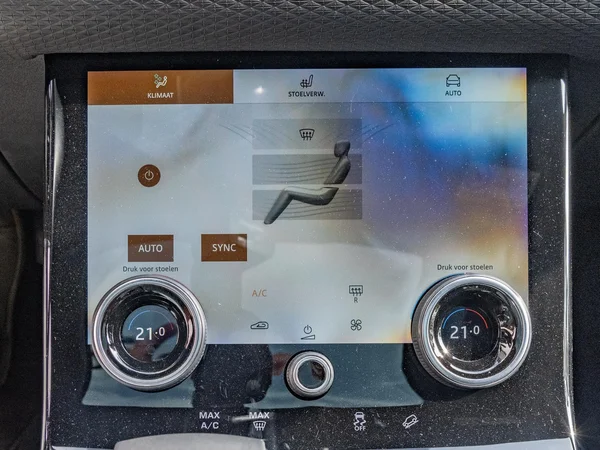 Land Rover Range Rover Velar (2022) — foto 8 van 27