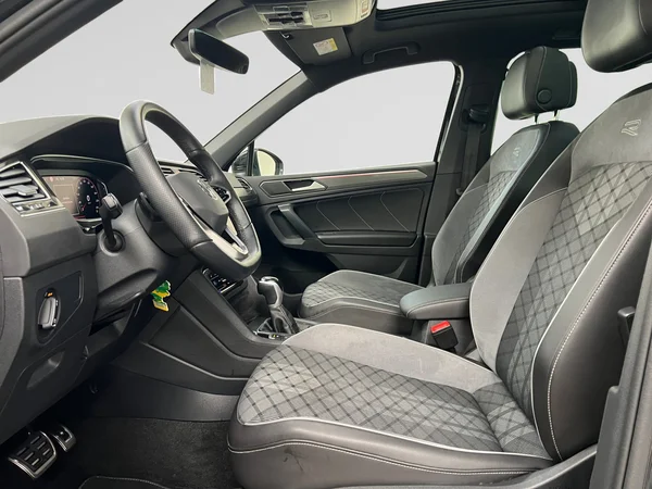 VOLKSWAGEN Tiguan (2023) — foto 16 van 20