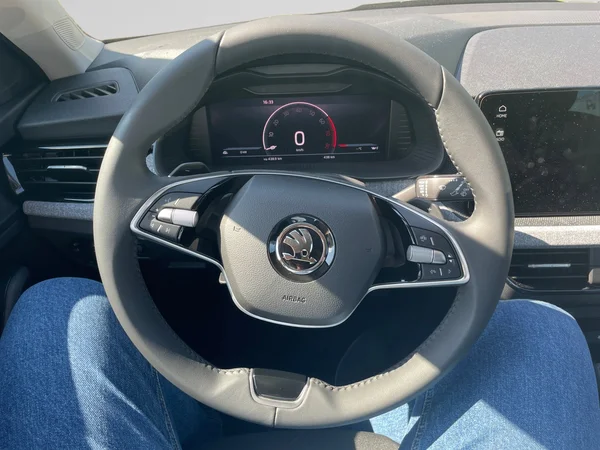 SKODA Kamiq (2025) — foto 6 van 22