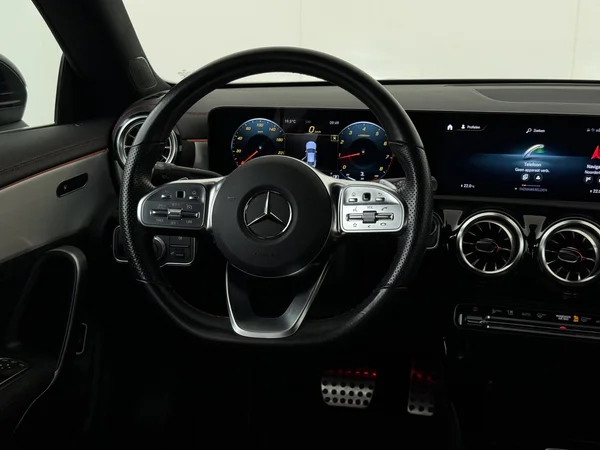 MERCEDES CLA 180 (2022) — foto 14 van 29