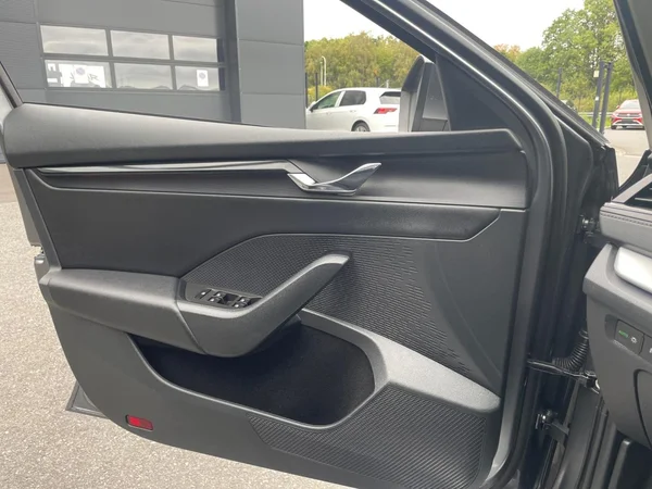 SKODA Octavia Combi (2023) — foto 6 van 21