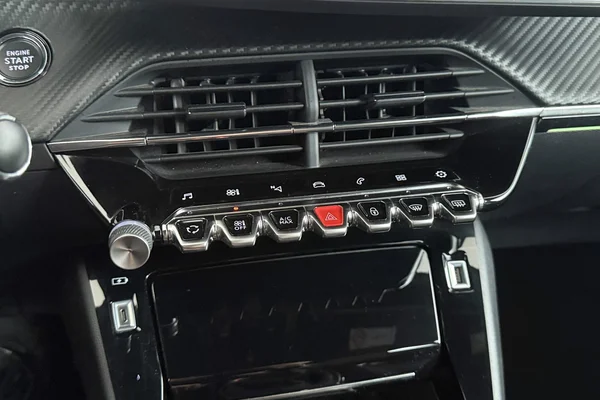Peugeot 2008 (2020) — foto 9 van 40