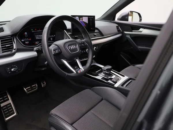 Audi Q5 (2023) — foto 8 van 44