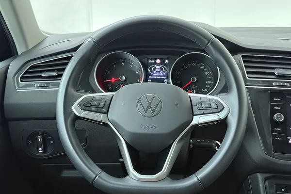 Volkswagen Tiguan (2021) — foto 2 van 17