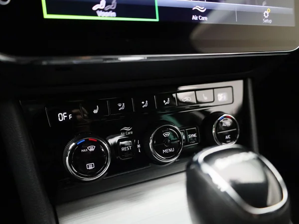 Škoda Superb (2022) — foto 24 van 43