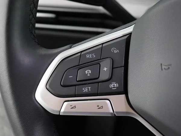 VOLKSWAGEN Golf (2024) — foto 9 van 27