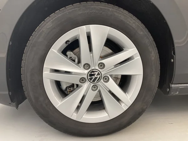 VOLKSWAGEN Golf Variant VIII (2023) — foto 20 van 36