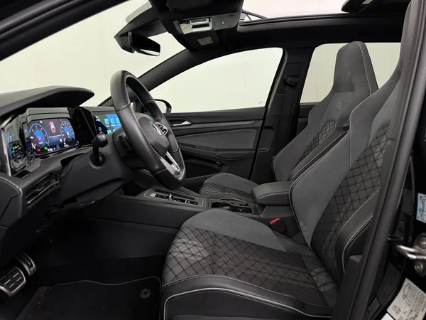 VOLKSWAGEN Golf Variant (2022) — foto 2 van 33