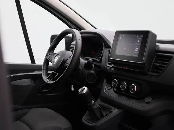 Renault Trafic (2022) — foto 39 van 39