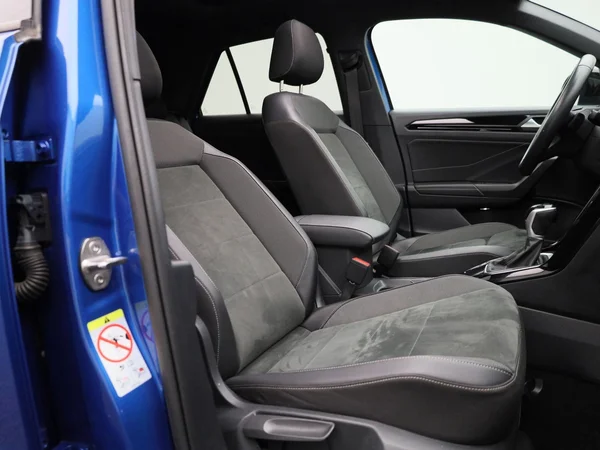 Volkswagen T-Roc (2023) — foto 35 van 48