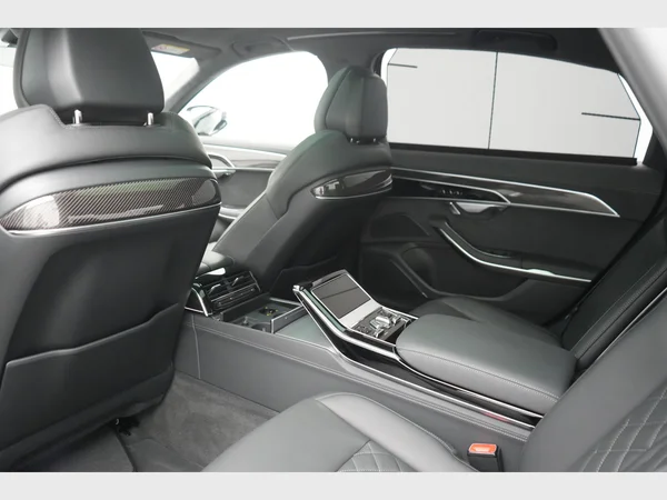 AUDI A8 Long PHEV (2024) — foto 11 van 43